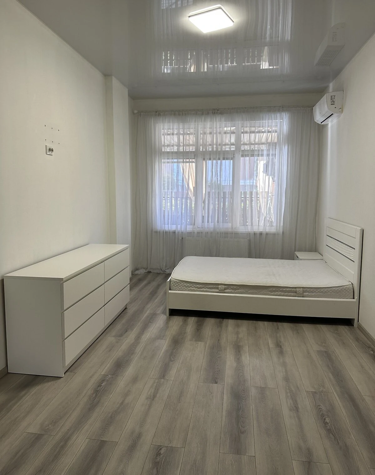1-кімнатна квартира, Крюківщина: тераса, опалення без світла