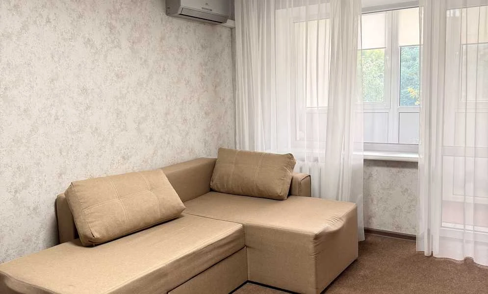 2-кімнатна квартира, Шевченківський: метро Берестейська 10 хв пішки
