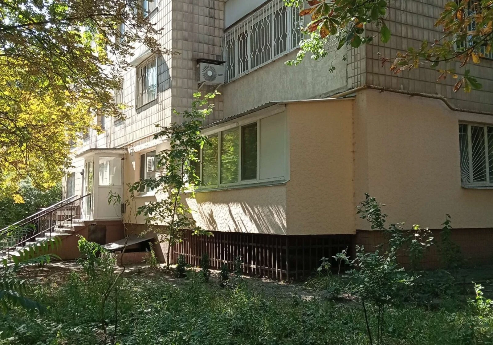 Приміщення, Саперне Поле: фасадне, метро Либідська - фото 1