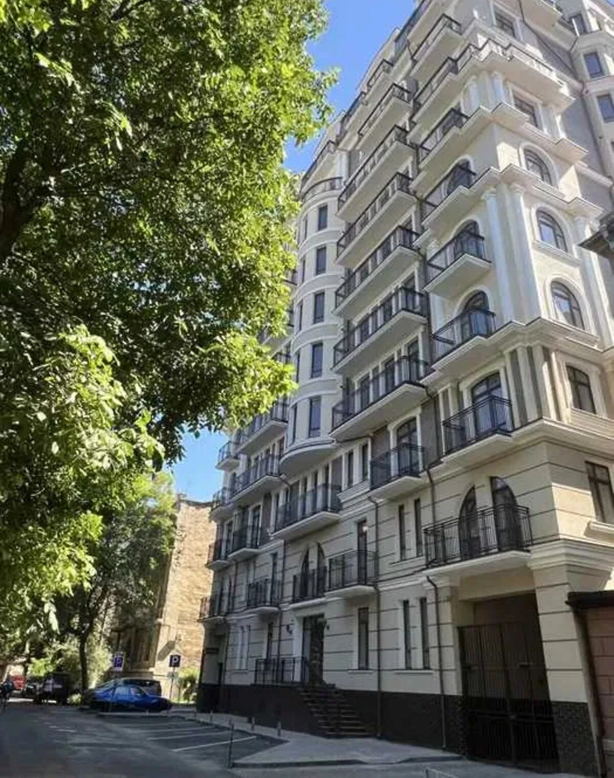 3-кімнатна квартира, Приморський: кухня 28 м², балкон - фото 1