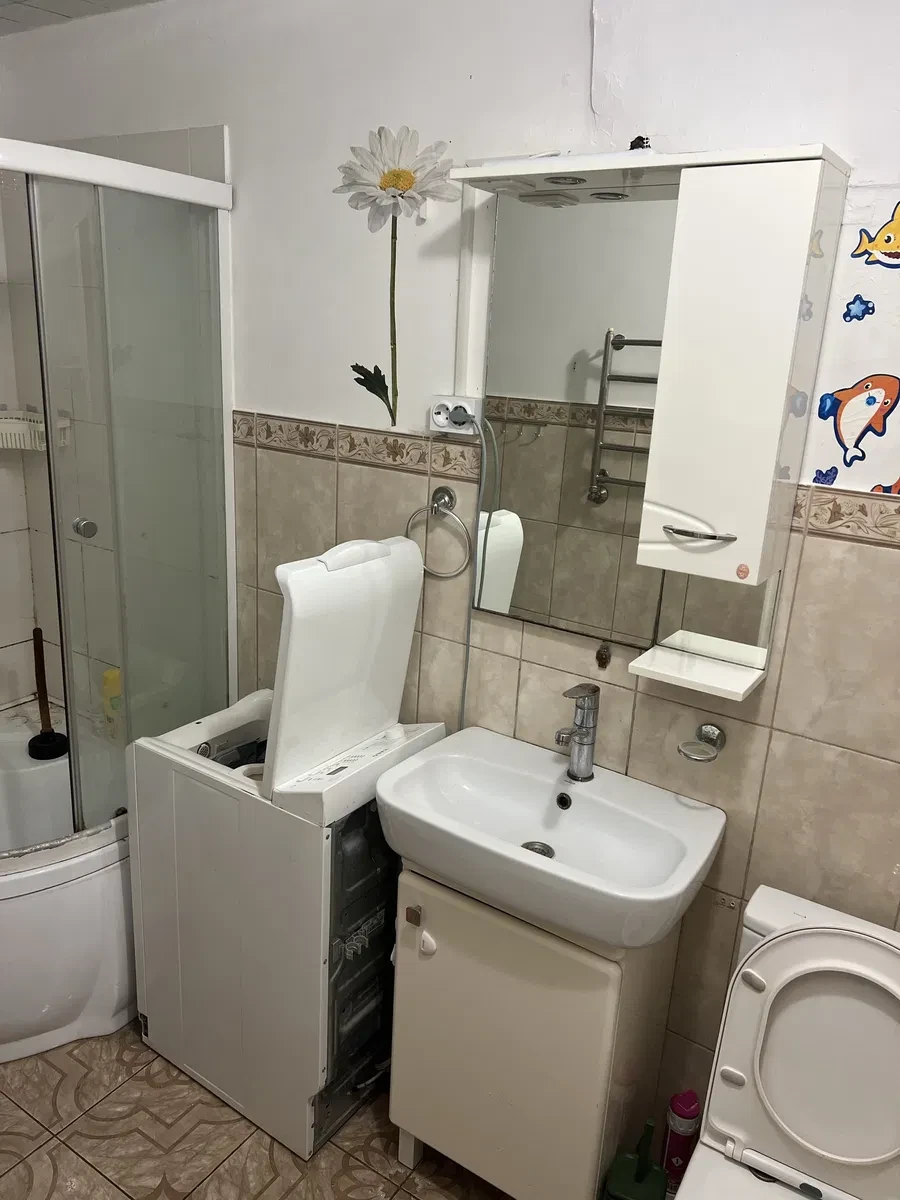 2-кімнатна квартира, Центральний: автономне опалення, великий балкон, фото 3