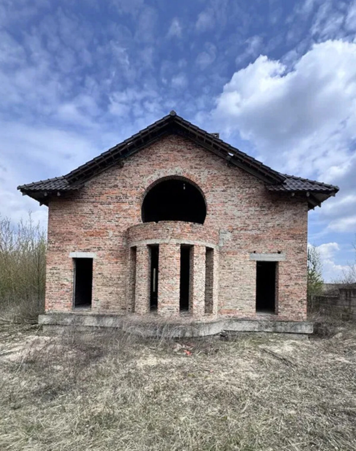 Будинок, Лище: цегляні стіни, дах із керамічної черепиці - фото 1