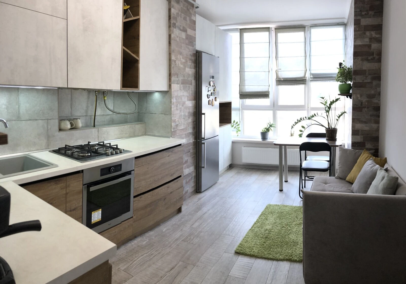 3-комнатная квартира, Петропавловская Борщаговка: кирпичные стены