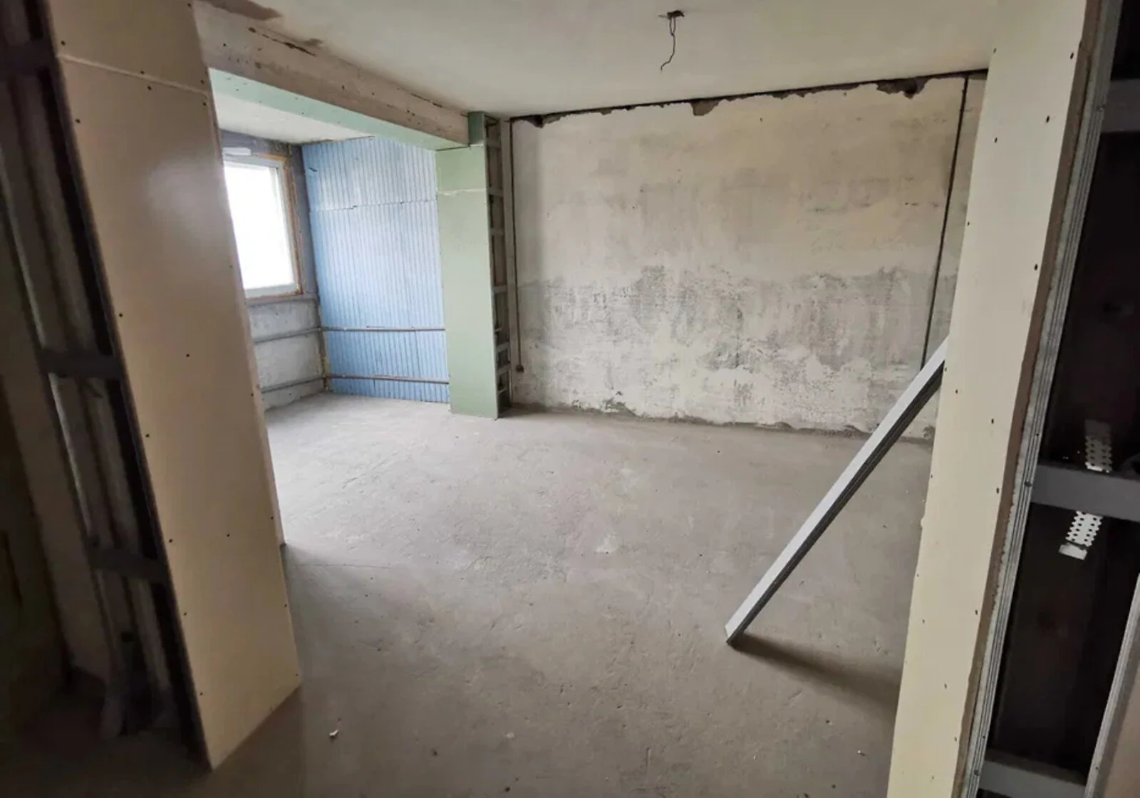 4-кімнатна квартира, Харків: кухня 15 м², внутрішній двір - фото 4