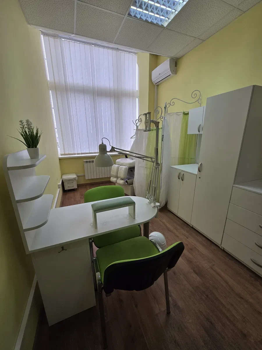 Манікюрний кабінет, Оболонський: 2 робочі місця, метро Почайна - фото 5