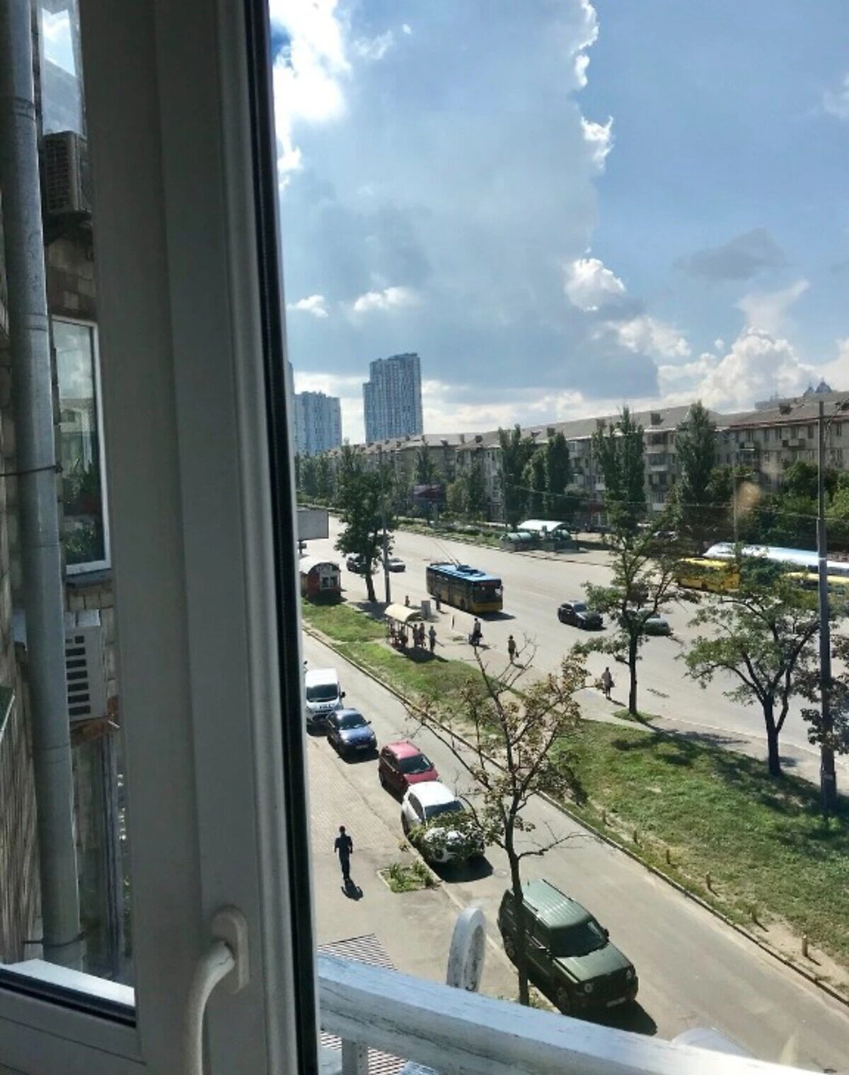 2-комнатная квартира, Днепровский: косметический ремонт, рядом со школой