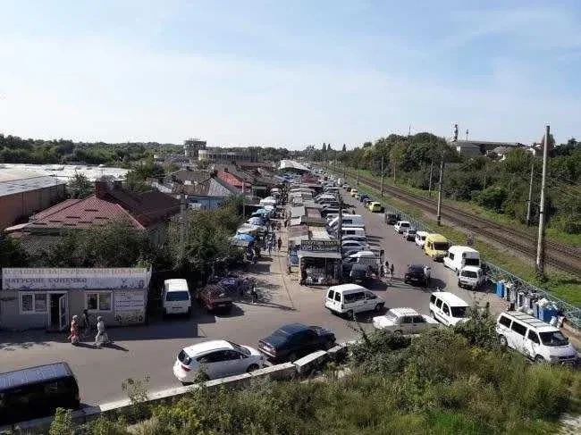Торговый контейнер, Ровно: 20 тонн, первый ряд, полки - фото 2