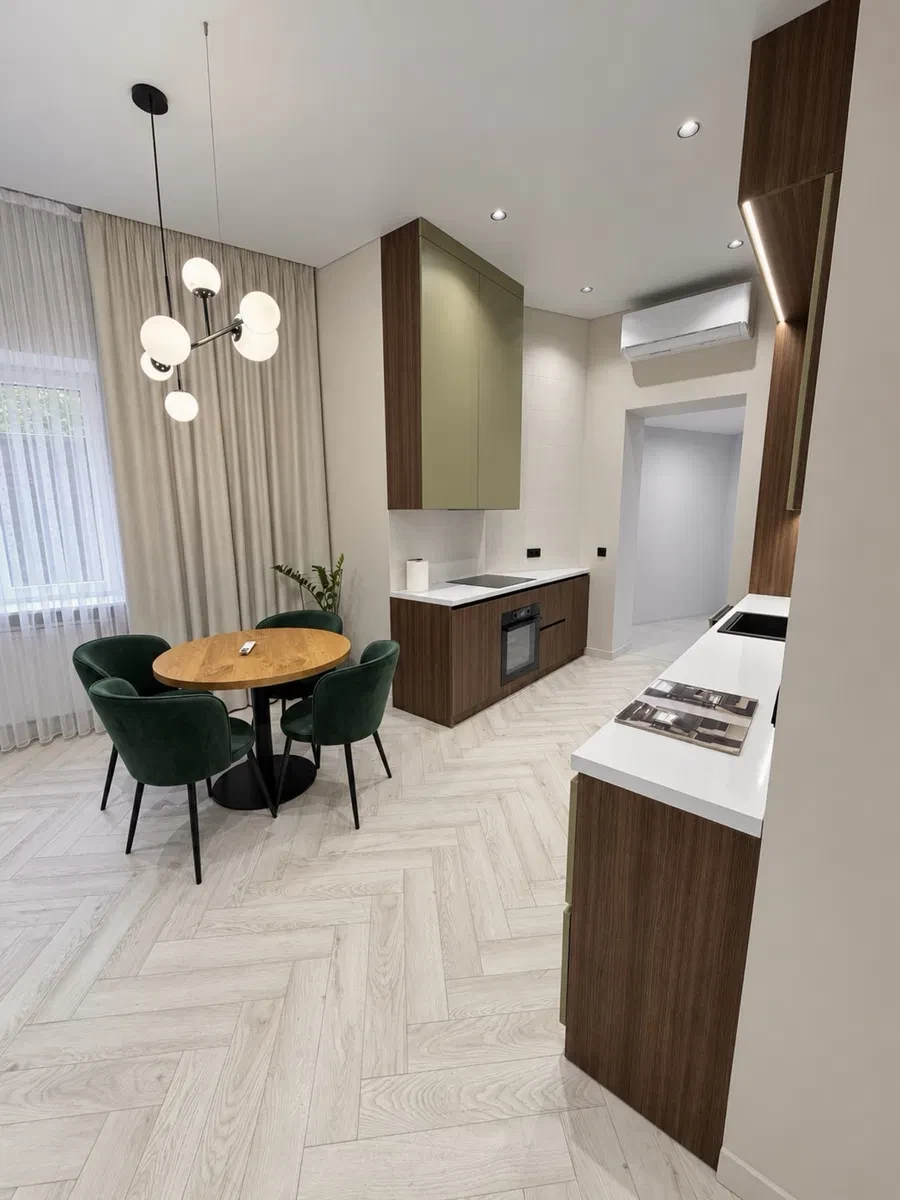 2-комнатная квартира, Черновцы: дизайнерский ремонт, кухня 25 м² - фото 1