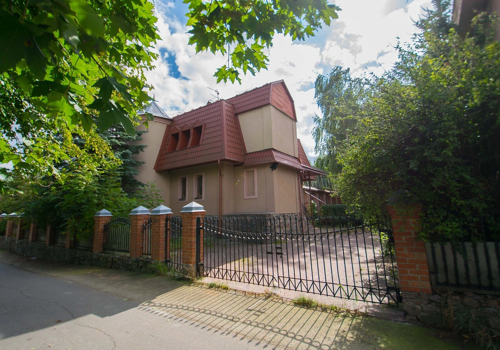 Будинок, Мархалівка: вихід до озера, бесідка, баня - фото 1