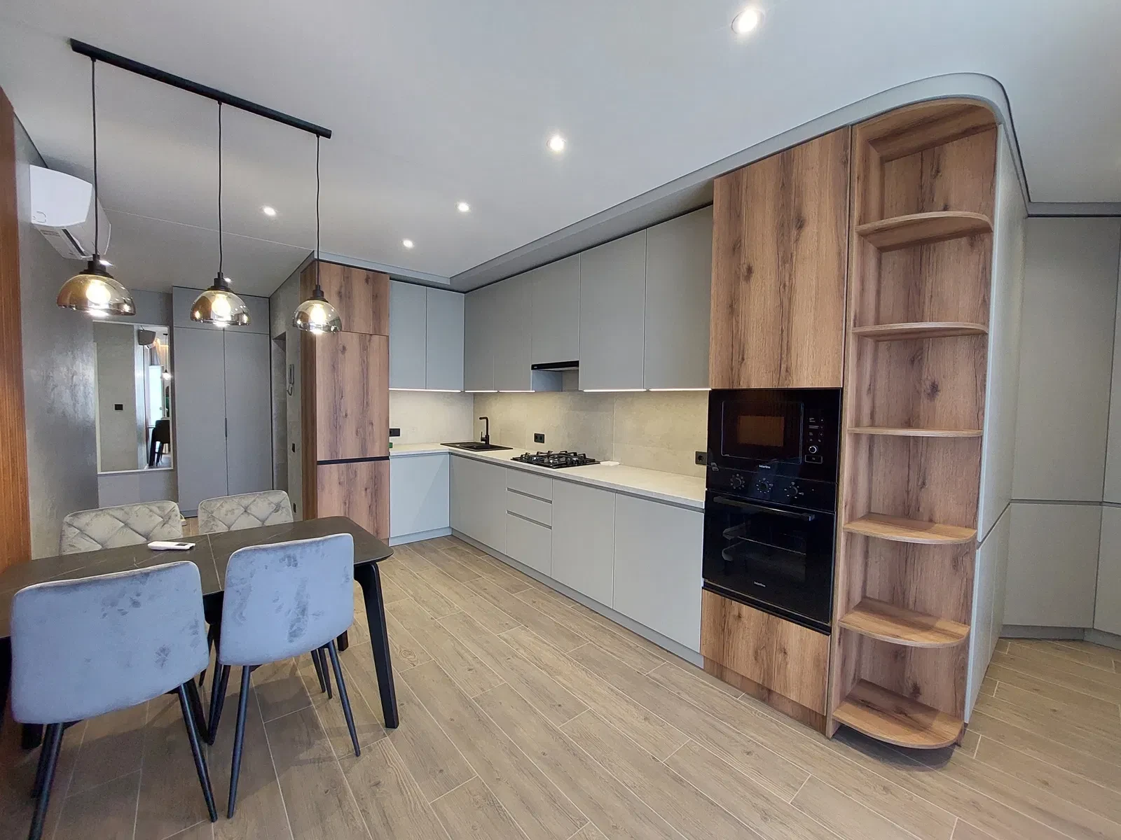 2-кімнатна квартира у ЖК Safe Town: дизайнерський ремонт, 2 санвузли