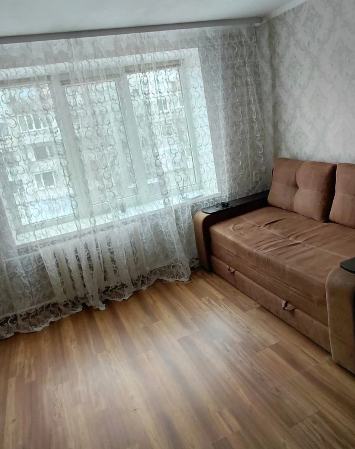 Комната, Льнокомбинат: косметический ремонт, укрытие в доме