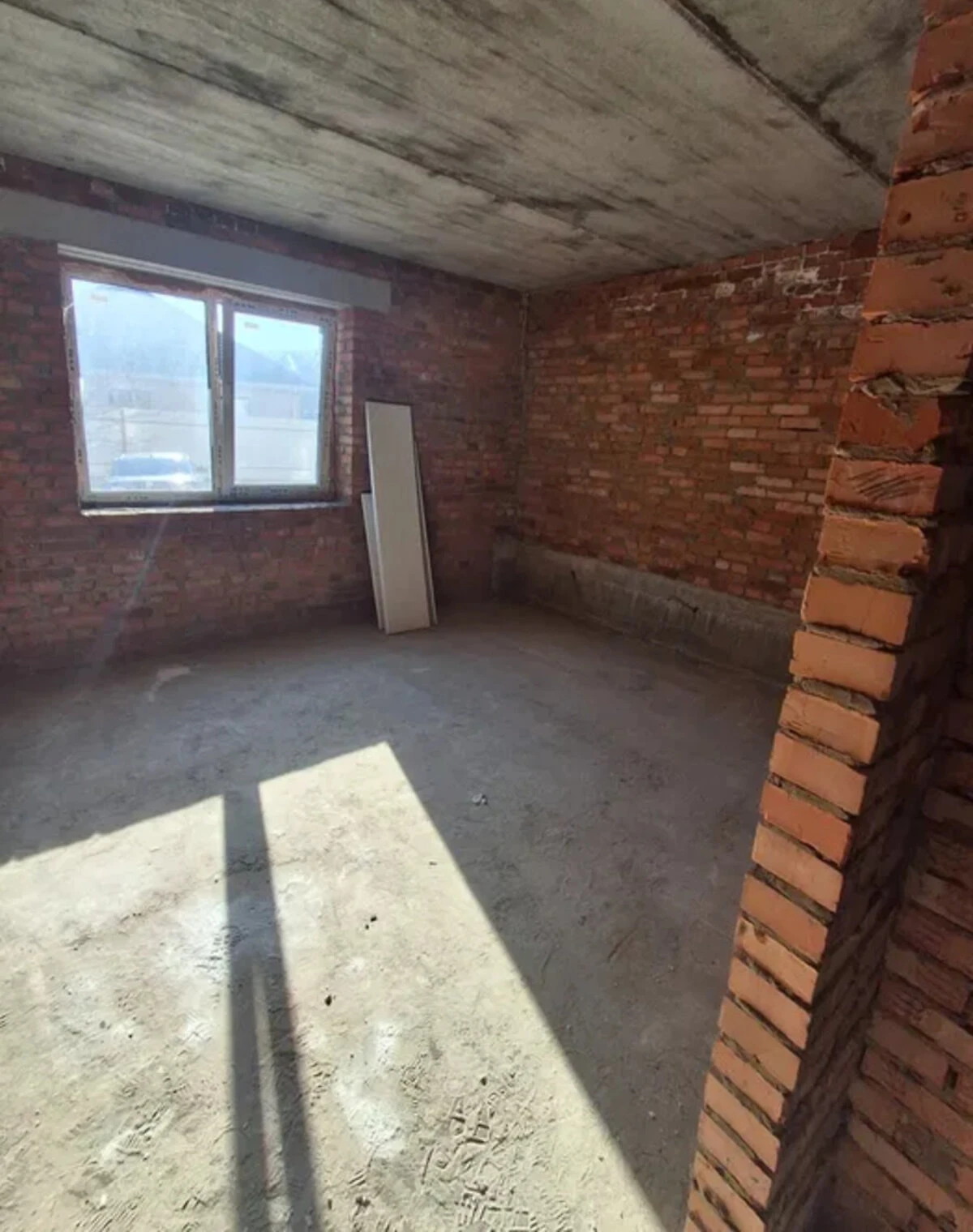 2-комнатная квартира, Винница: кухня 15 м², кирпичные стены - фото 2
