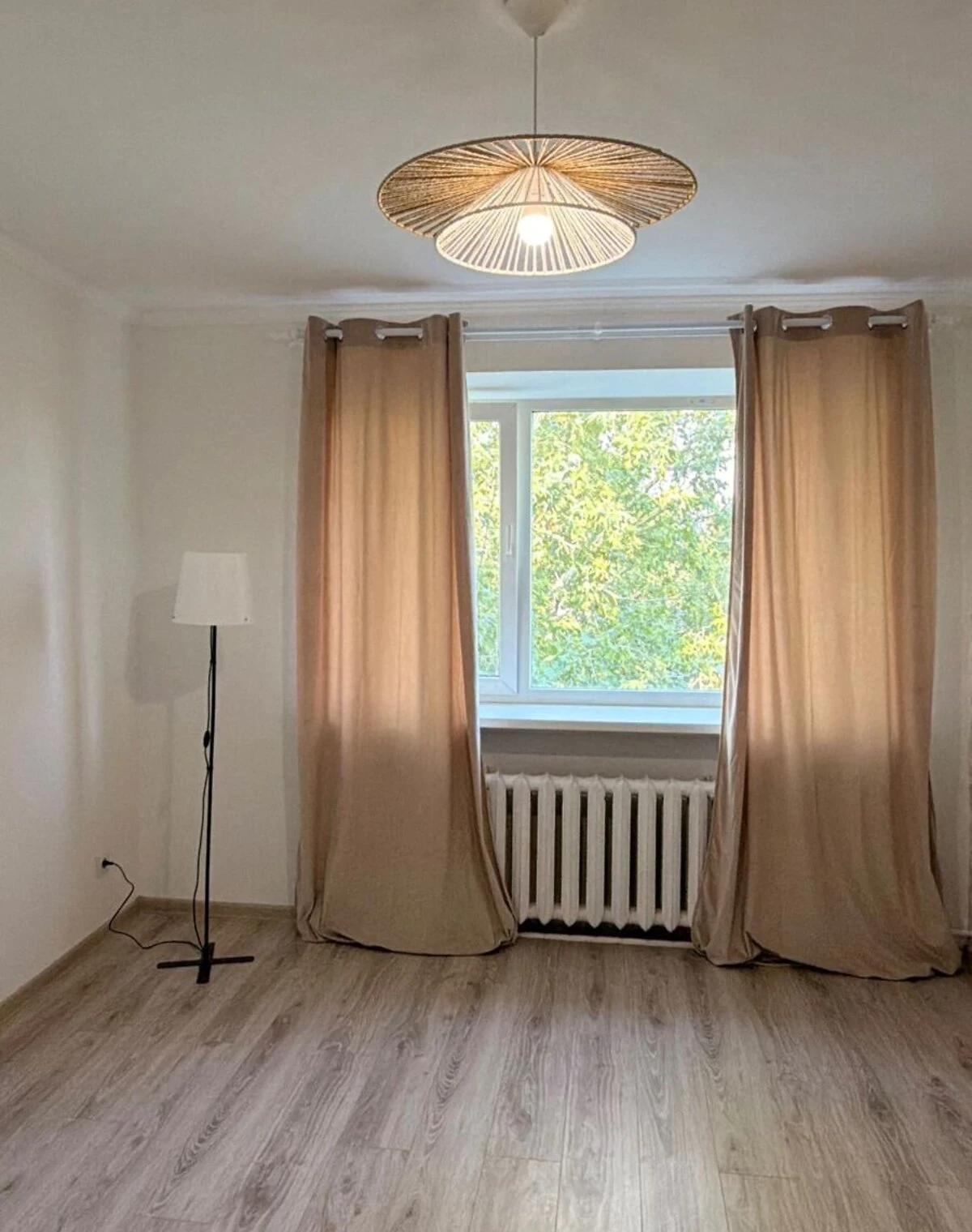 2-кімнатна квартира, Ладижин: кухня-студія, євроремонт, торг - фото 1
