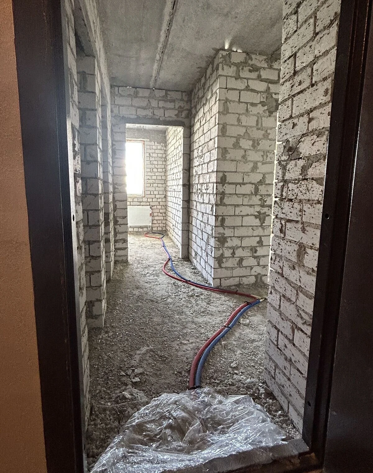 2-кімнатна квартира, вул. Миру: новобудова, цегляні стіни, вікна на захід - фото 3