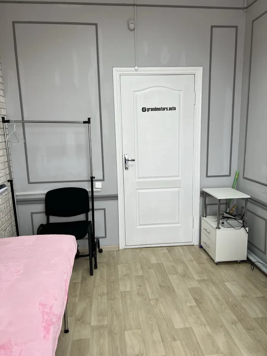 Місце в кабінеті, Хмельницьке шосе: кушетка, світло не вимикають, фото 2