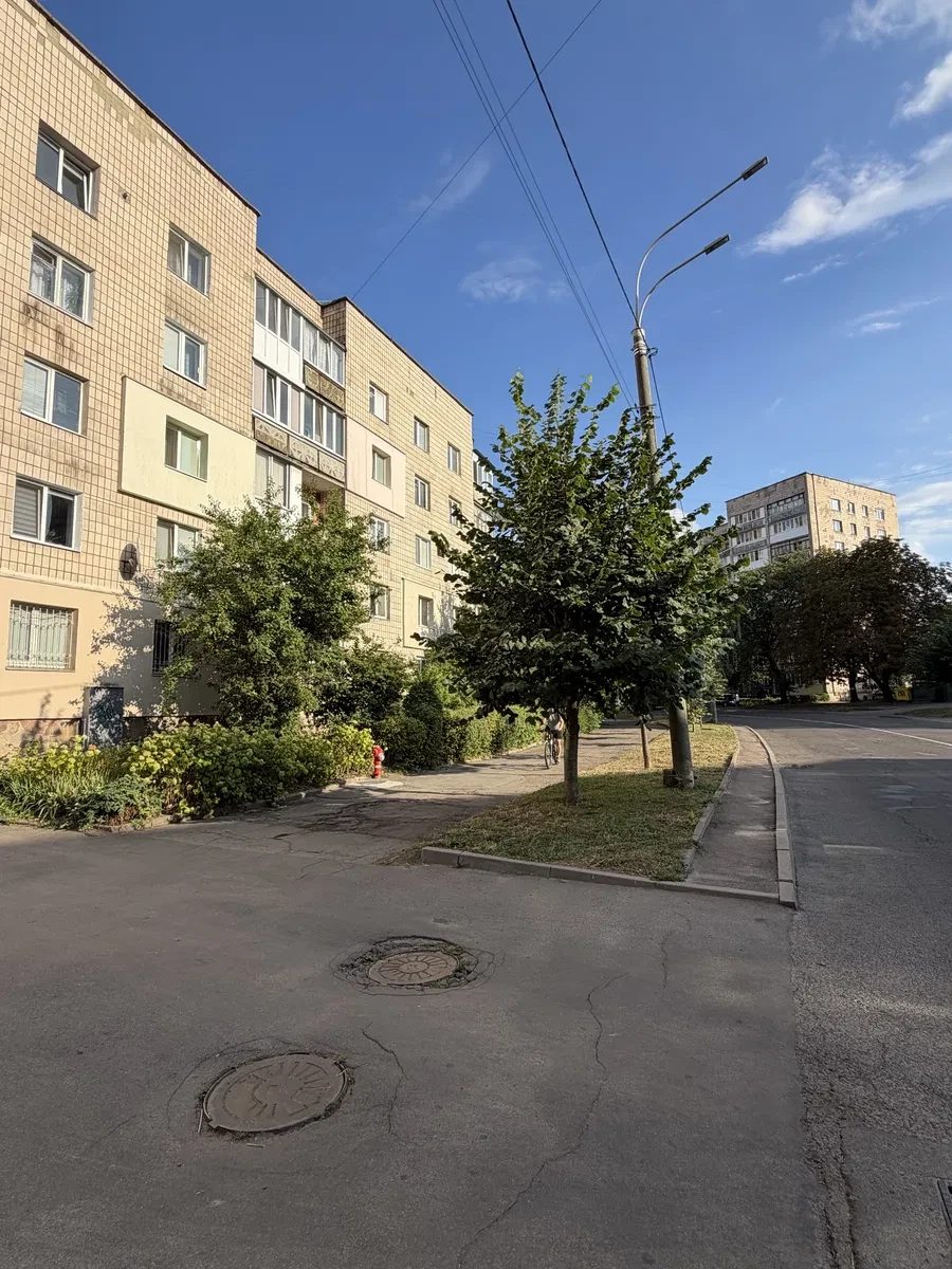 4-кімнатна квартира, Рівне: під комерцію, біля ЦНАП