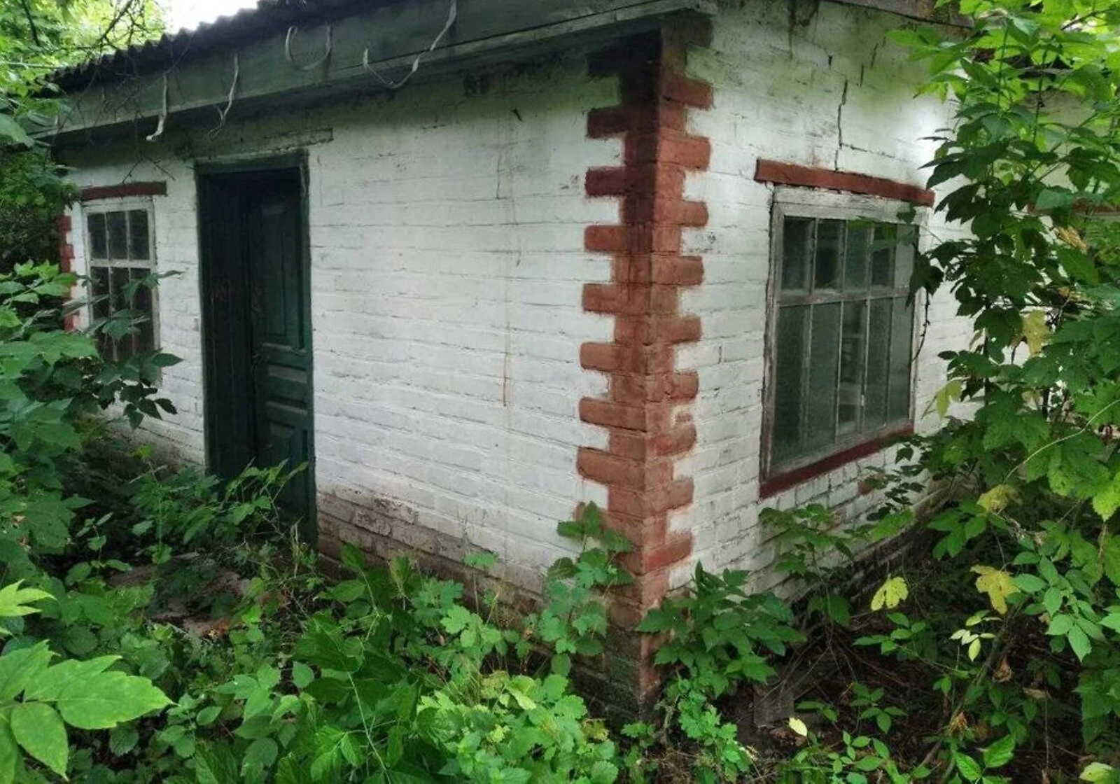 Будинок, Шрамки: сад, город, струмок