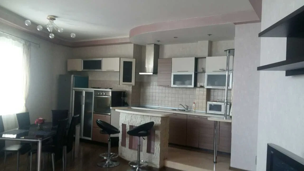 4-комнатная квартира, Шевченковский: кухня 25 м² - фото 1
