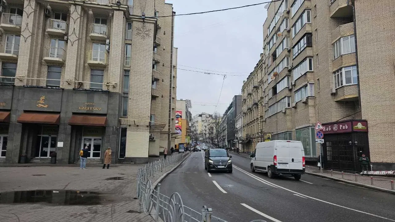 Нежитлове приміщення, Шевченківський: Майдан за 300 м, високі стелі - фото 3