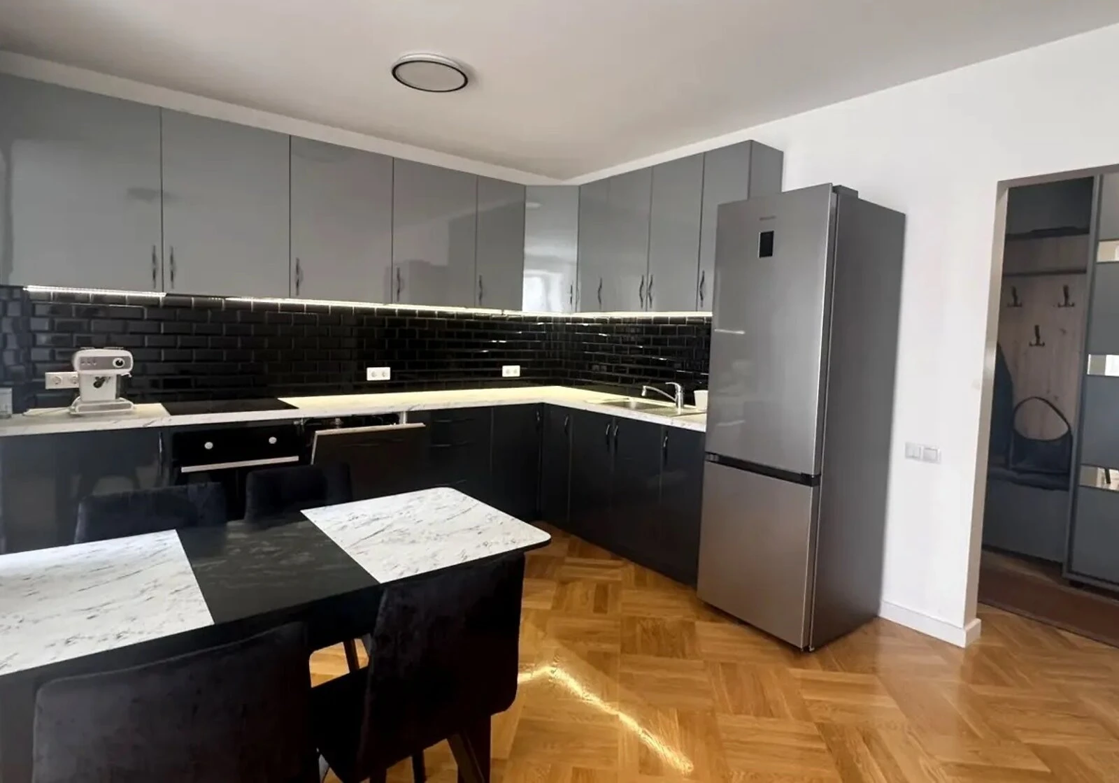 2-кімнатна квартира, Каскад: кухня-студія 22,5 м², дизайнерський ремонт - фото 2