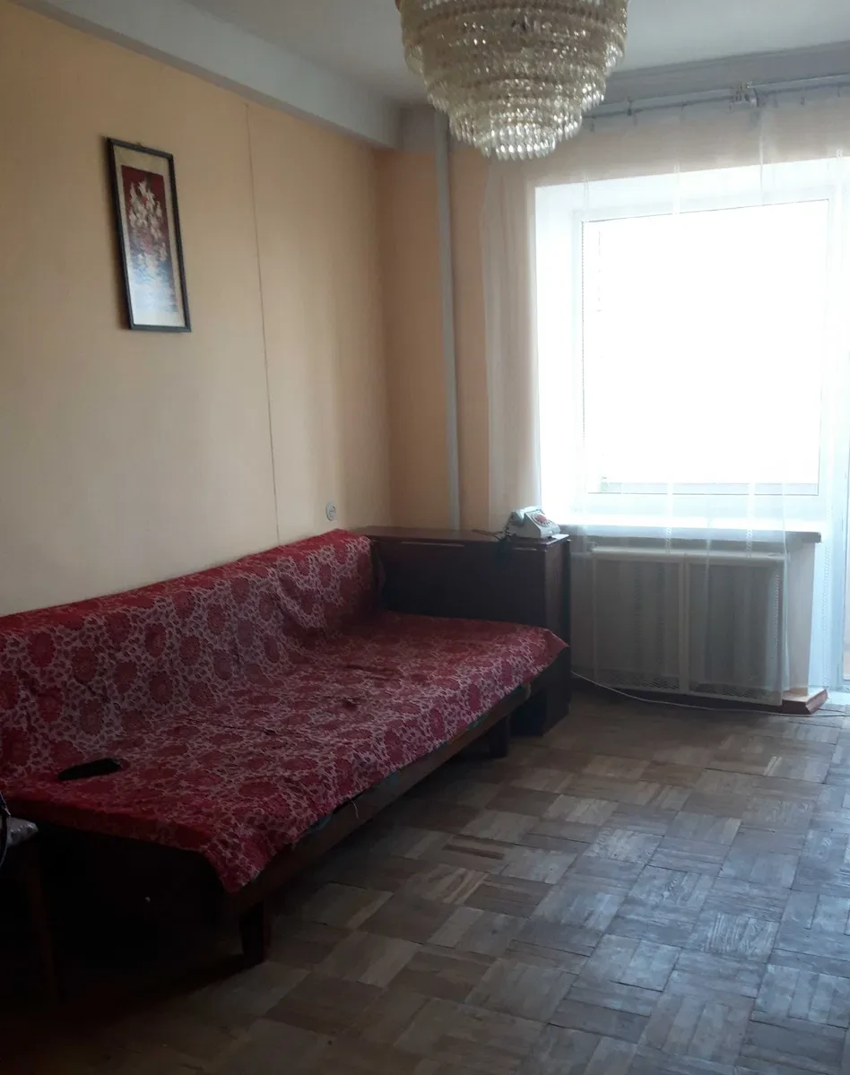 2-кімнатна квартира, Солом'янський: засклений балкон, меблі, фото 2