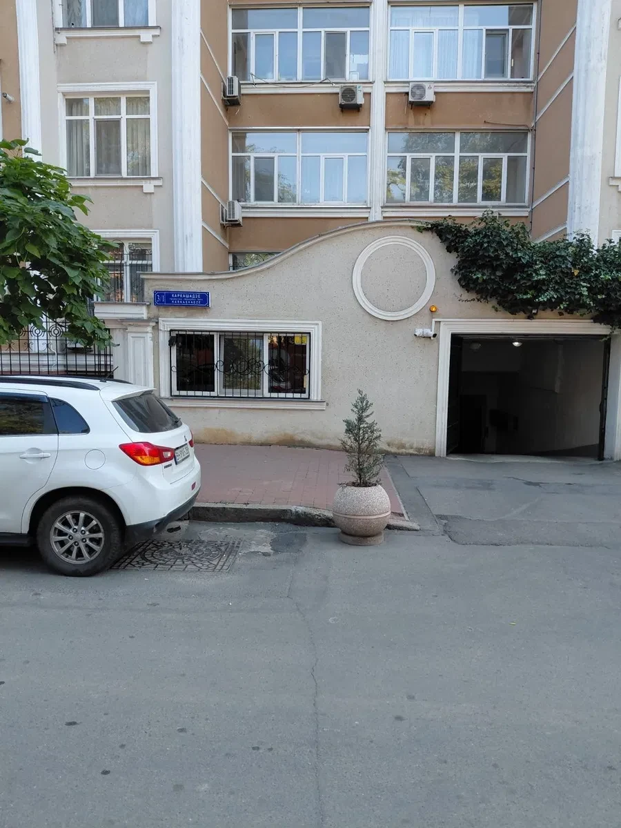 Паркомісце, Приморський: підземне, охорона, генератор