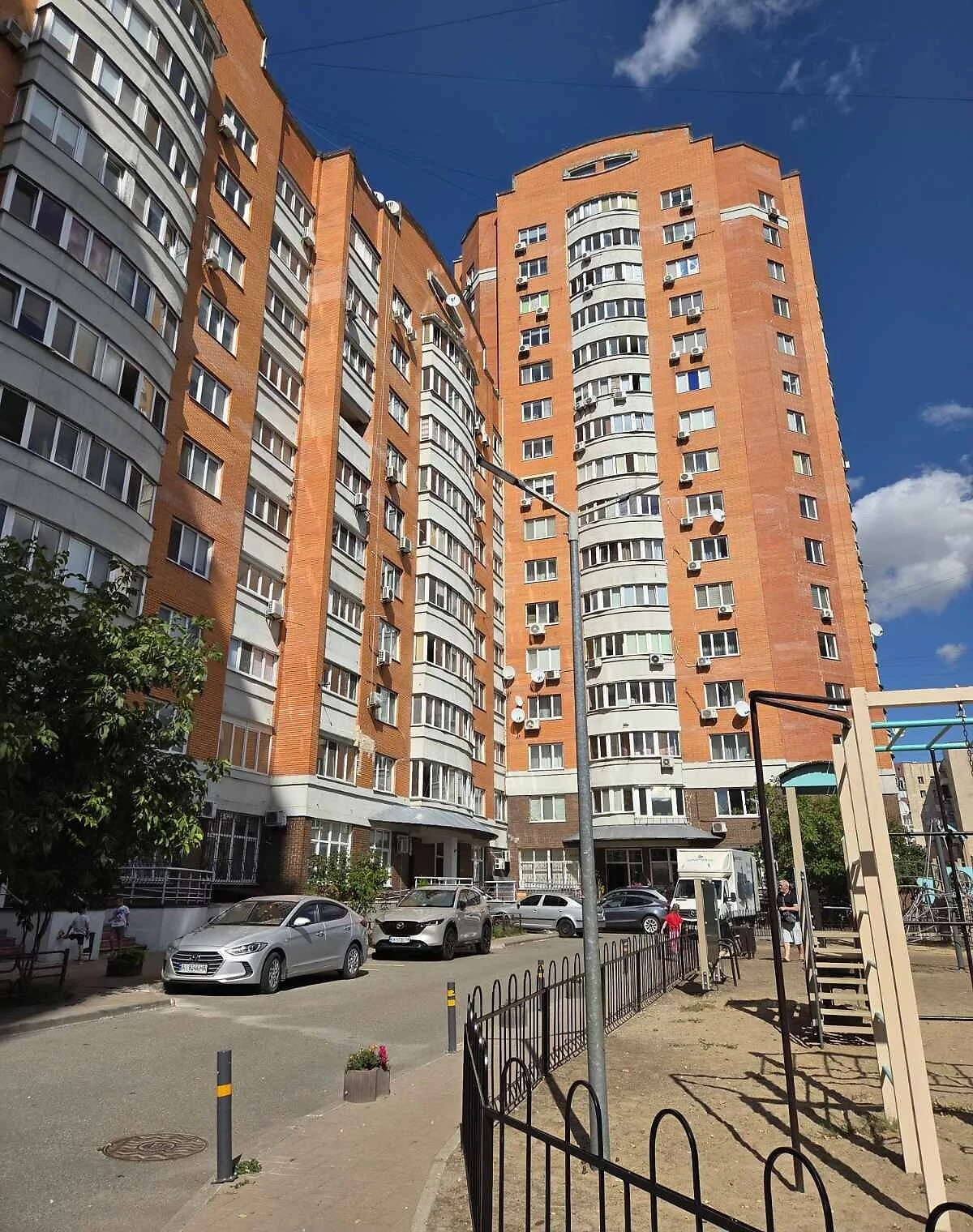 1-кімнатна квартира, Бровари: резервне живлення, ліфт без світла