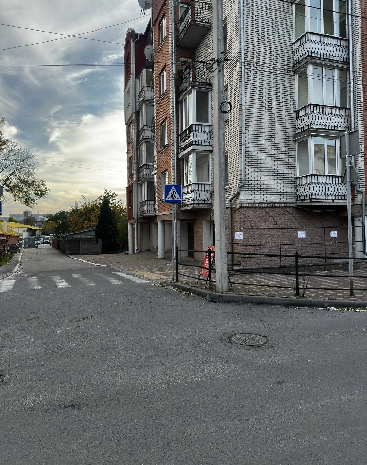 Помещение, Центр: фасадное, в жилом доме - фото 2