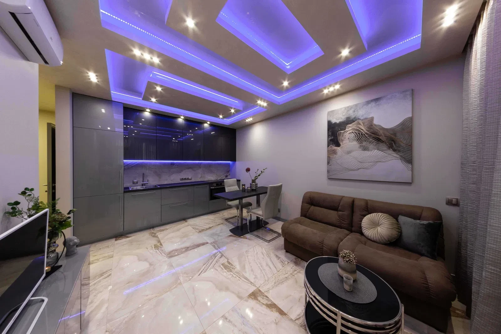 2-кімнатна квартира у ЖК SOHO Residence: 3 хв до метро, дизайнерський ремонт - фото 3