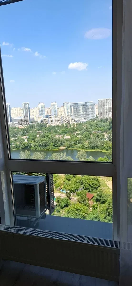 Євродвушка у ЖК Славутич: генератор, панорамні вікна - фото 4