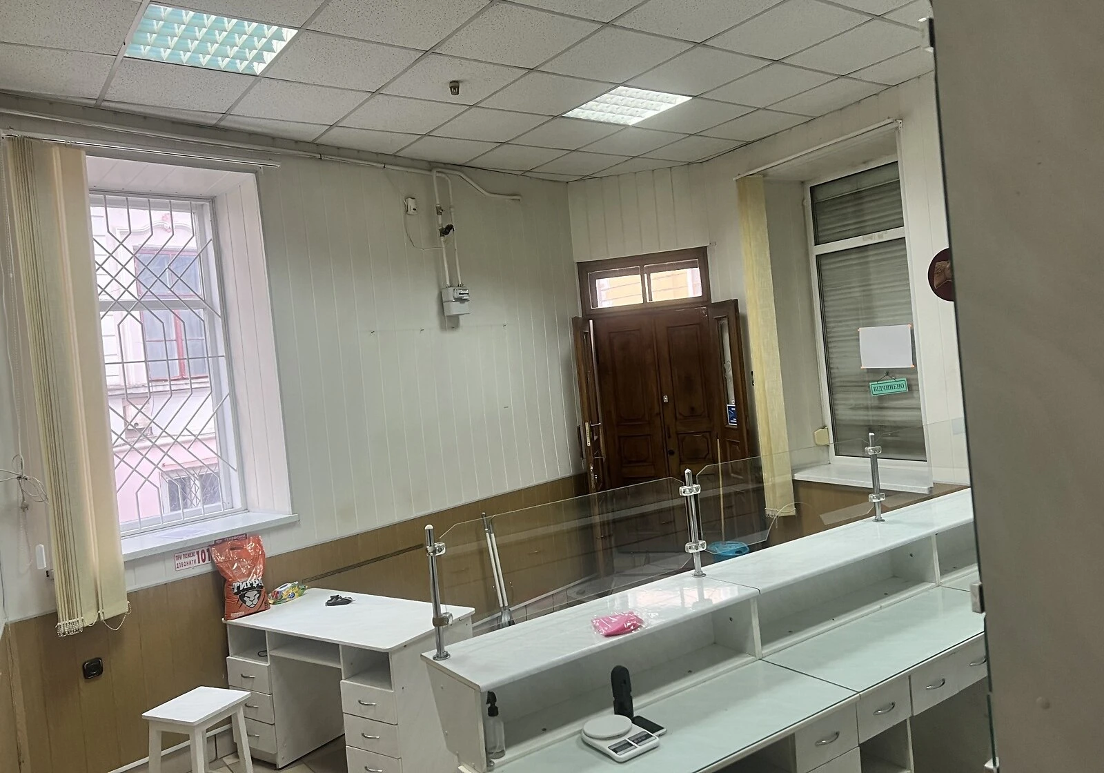 Приміщення, Бучач: захисні ролети на вікнах, фото 4