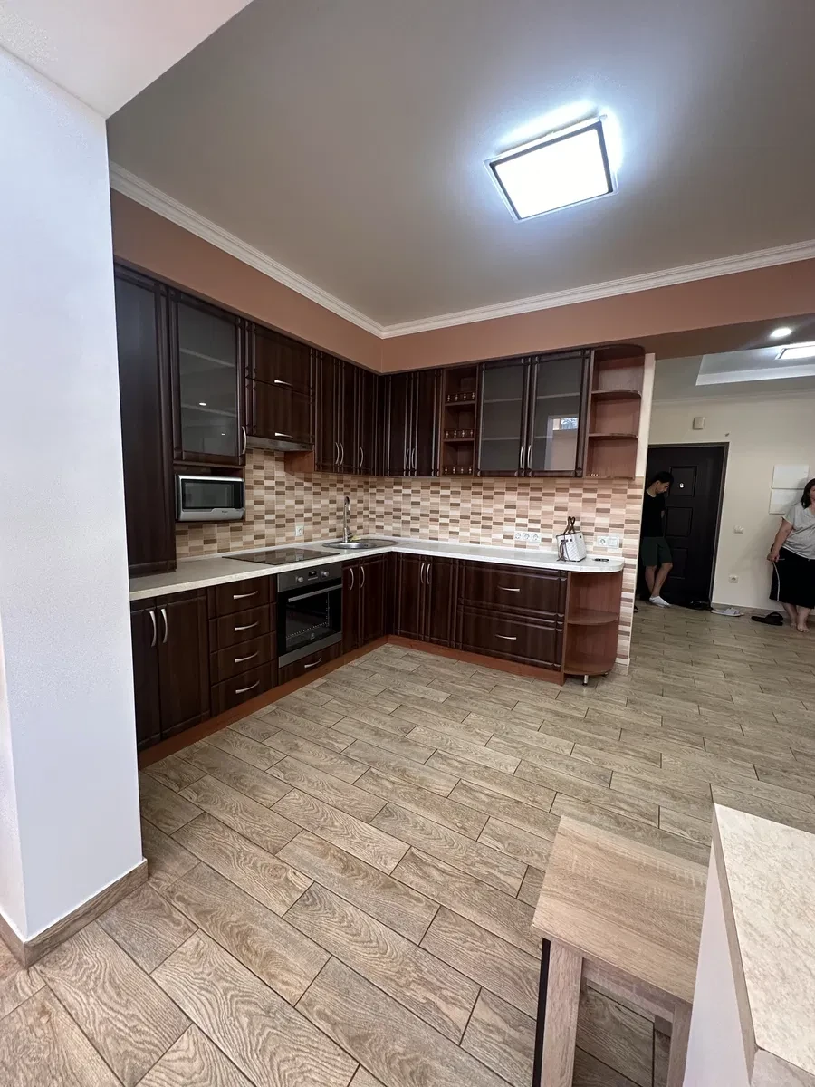 1-кімнатна квартира у ЖК Сімейна Фортеця: кухня-вітальня 45 м² - фото 2