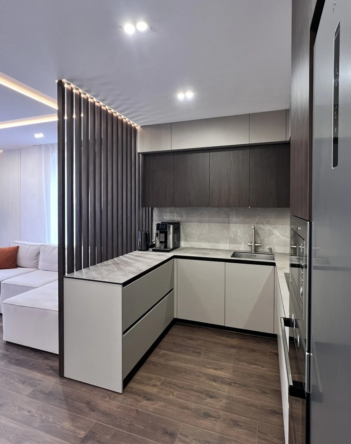 2-комнатная квартира, Петриков: кухня-студия, дизайнерский ремонт, фото 5