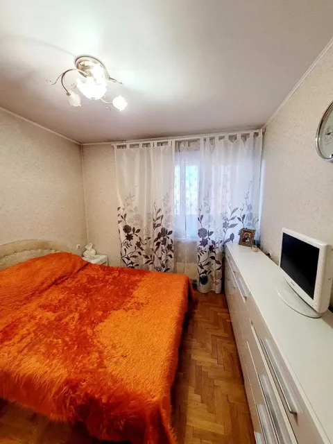 4-кімнатна квартира, Деснянський: завжди є світло, вид на церкву