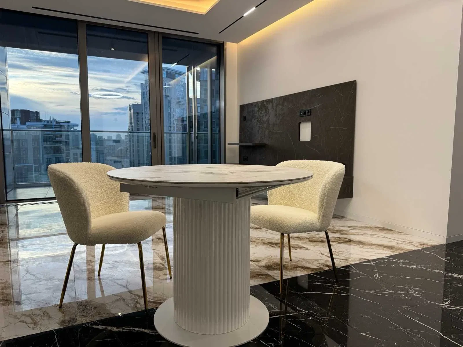 2-кімнатна квартира у ЖК Taryan Towers: перша здача, дизайнерський ремонт - фото 1