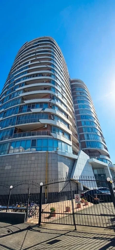2-кімнатна квартира у ЖК Ланжерон: дизайнерський ремонт, вид на море