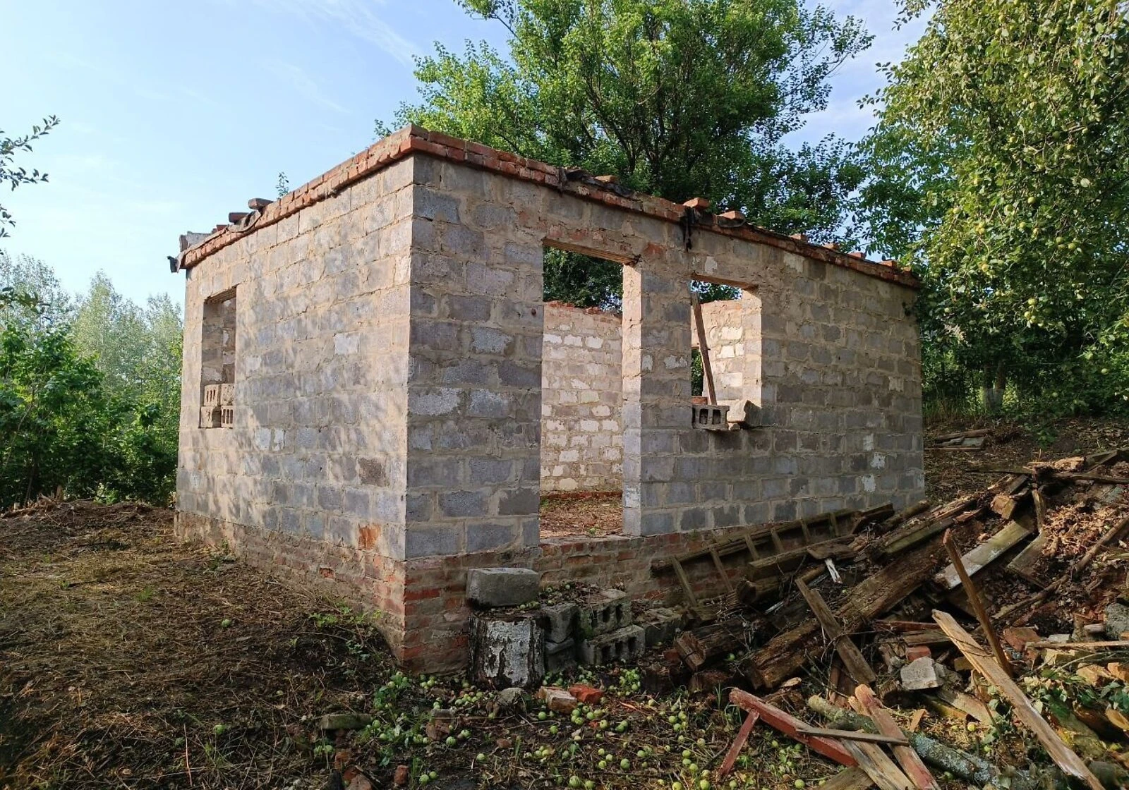 Дача, Нова Водолага: ділянка 10 соток, коробка без даху