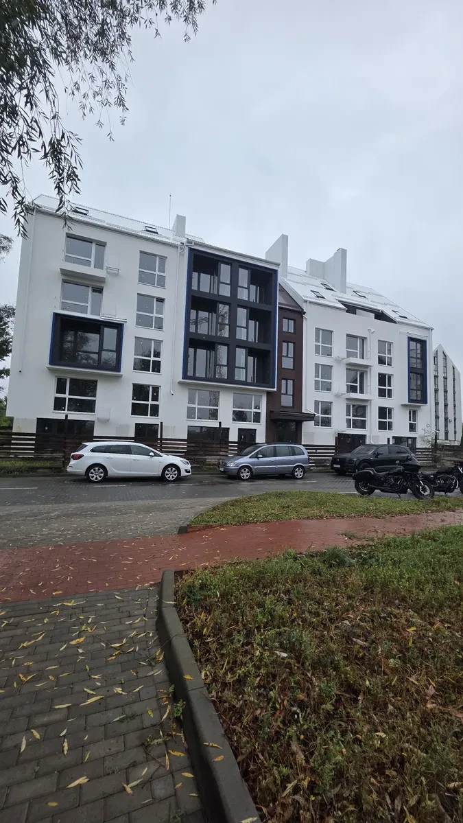 1-кімнатна квартира у ЖК Білий Шоколад Сіті Лейк: два балкони - фото 1