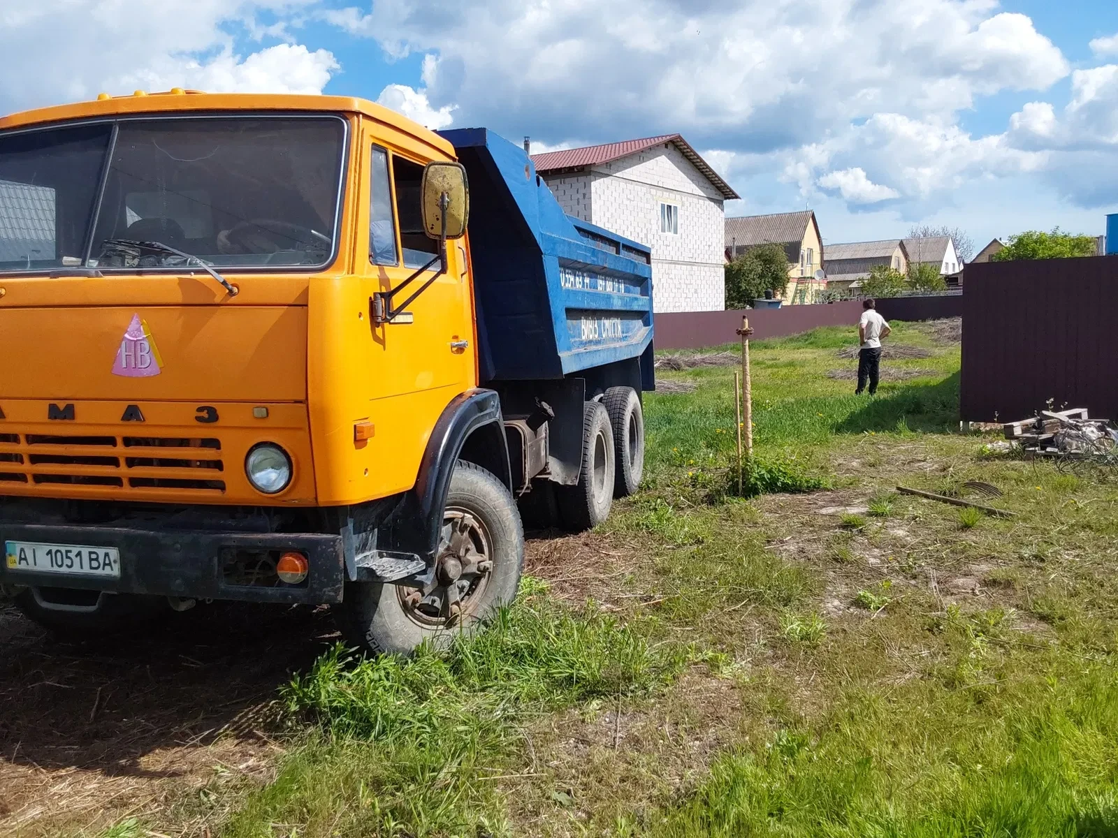 Ділянка 10 соток, Гостомель: фасадна, світло, газ і вода - фото 3