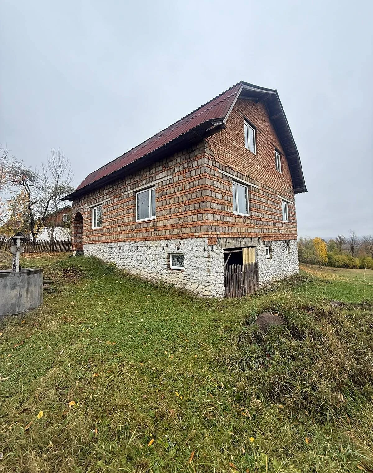 Дом, Старуня: не использовался со времени постройки, гараж в цоколе, фото 3
