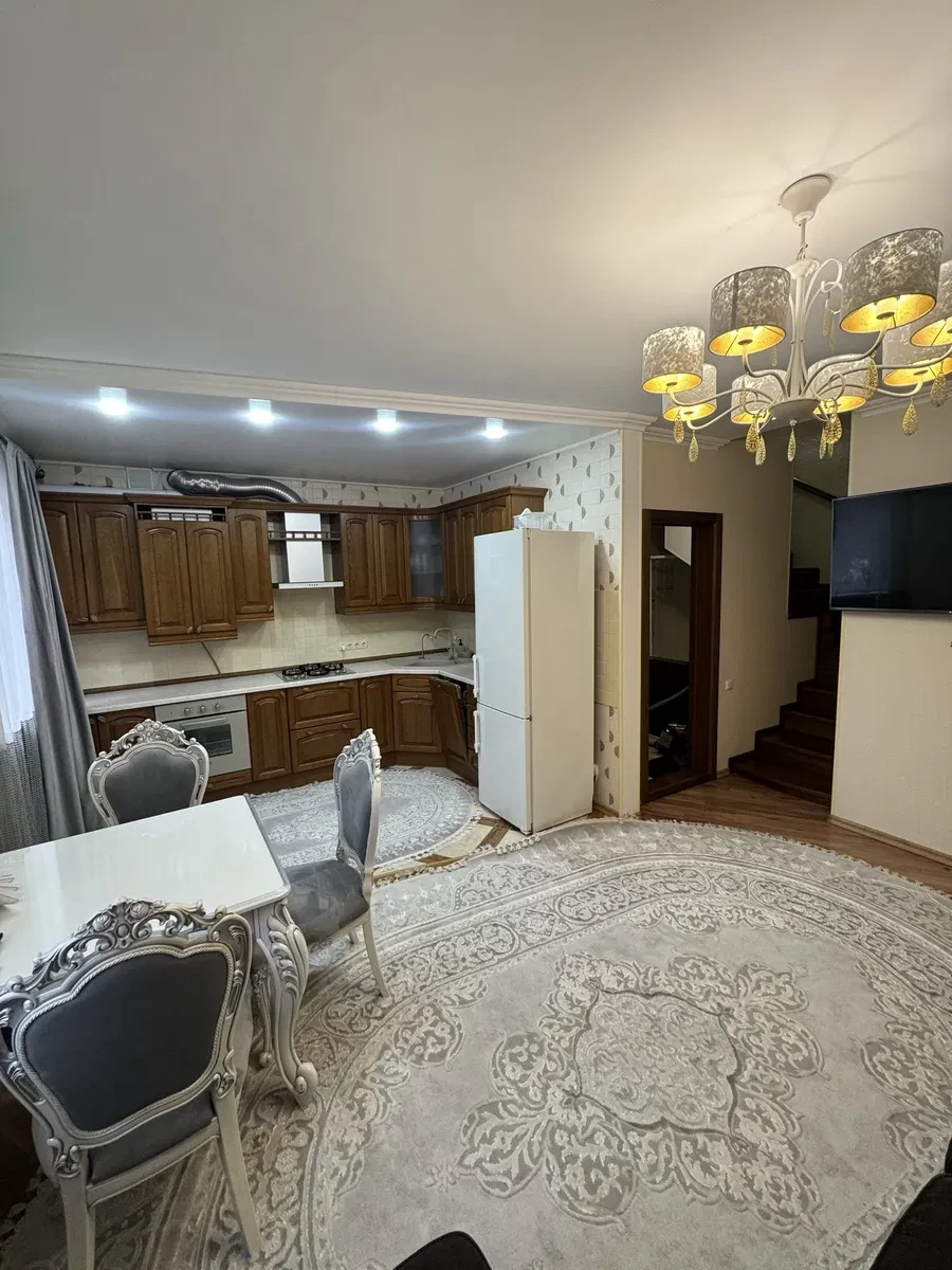 3-кімнатна квартира у Старому місті: дворівнева, паркомісце - фото 2