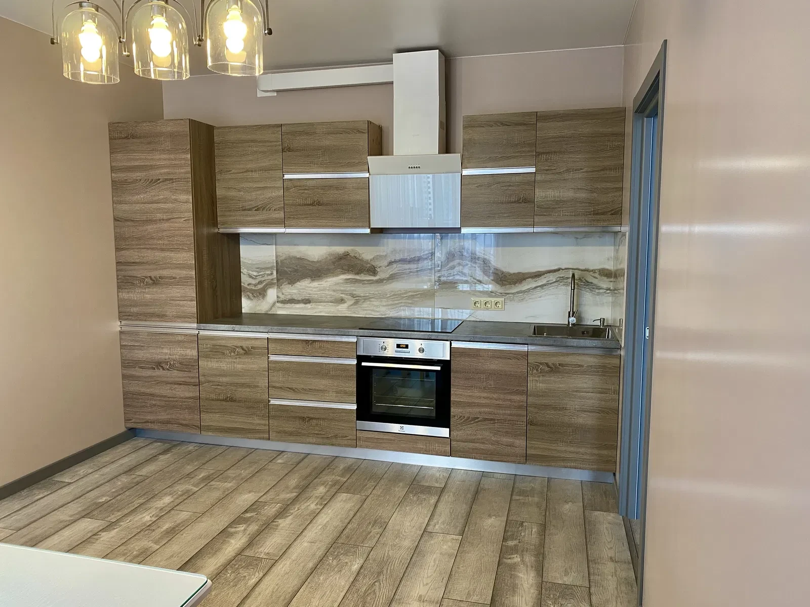 3-комнатная квартира в ЖК Чайки: авторский ремонт, балкон с видом, фото 4