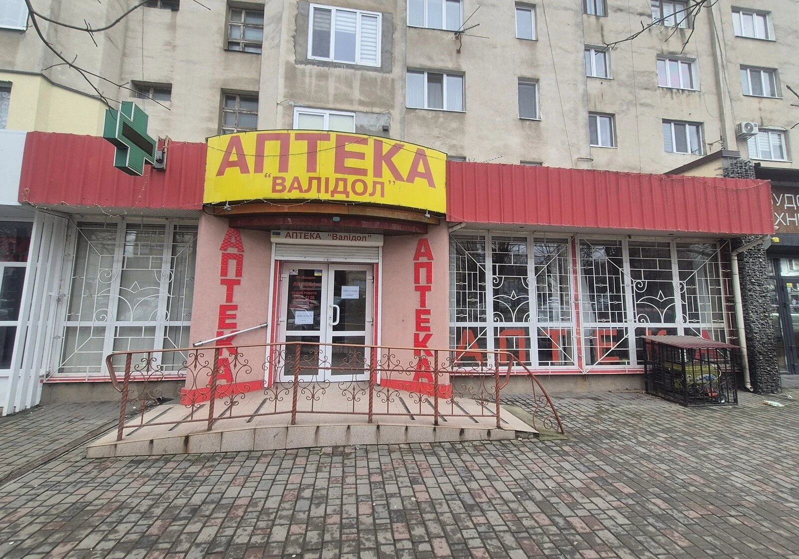 Приміщення, Комарова-Красноармійська: фасадне, захисні ролети - фото 1