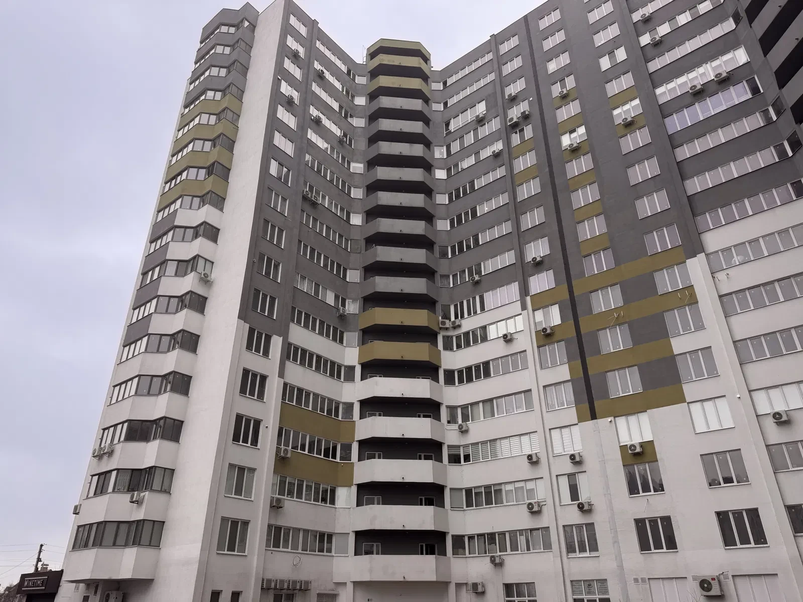 Гаражі на Тобілевича: три в ряд, ліфт, автомийка поруч - фото 2
