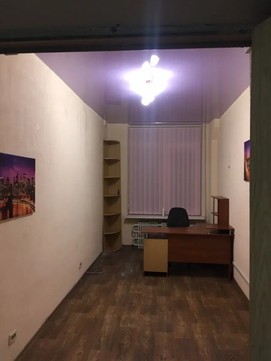 Офіс, Шевченківський: три офіси з орендарями, метро БотСад