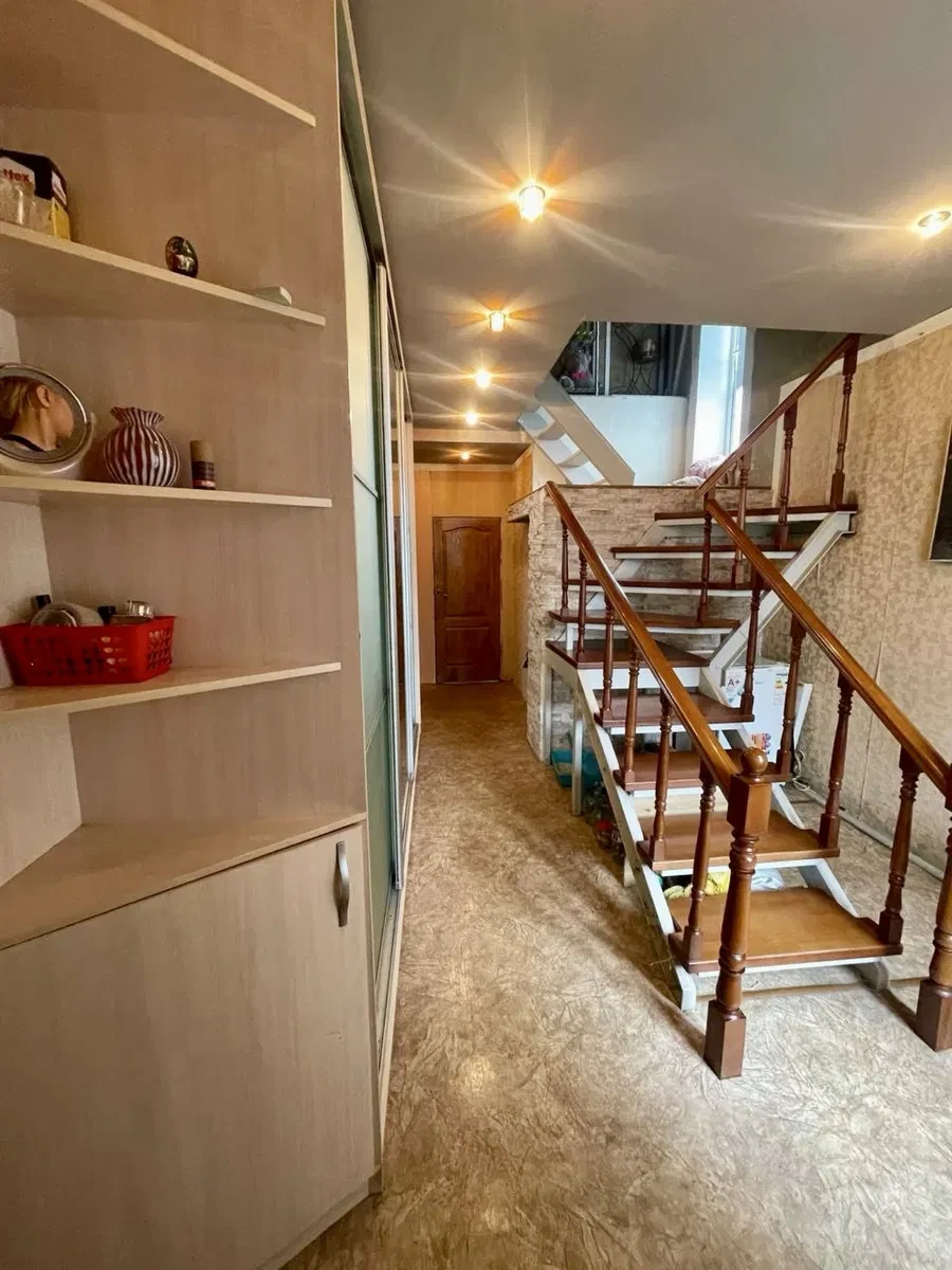 Будинок, ХТЗ: гараж, 7 соток, меблі й техніка - фото 1