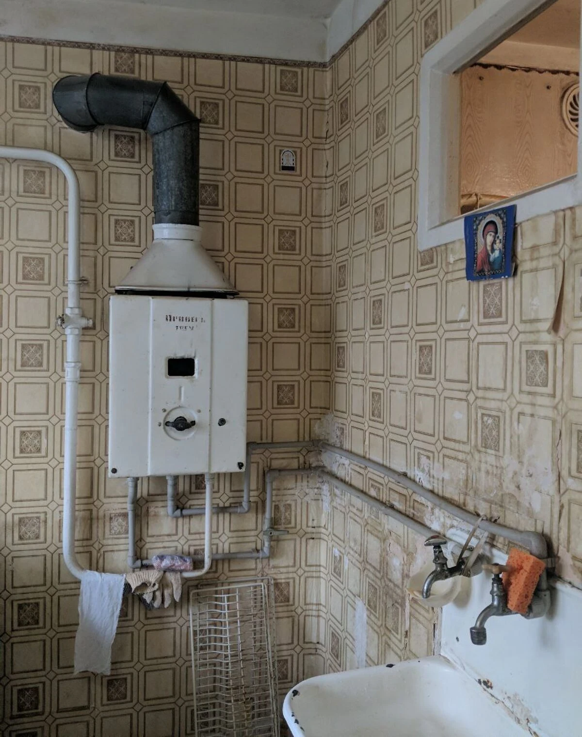 2-кімнатна квартира, Олександрівський: газ і вода без світла, балкон - фото 1