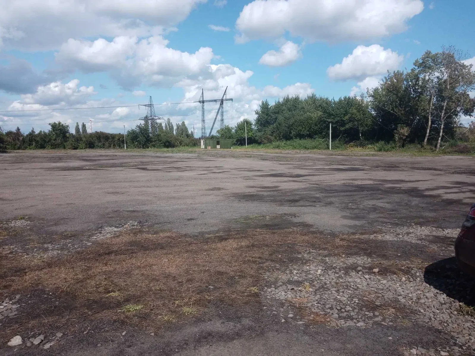 Участок 2 000 соток, Луцк: стоянка фур, щебень, спецтехника
