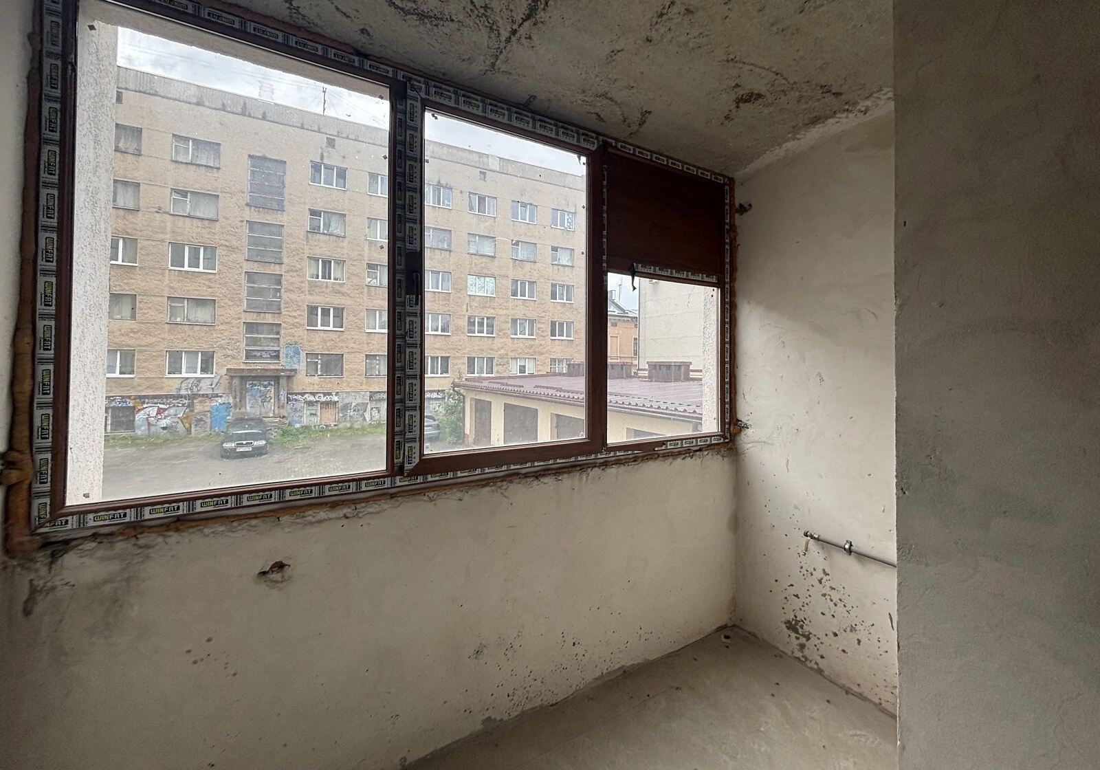 2-комнатная квартира, Центр: новостройка, 3 фасадных окна, 2 лоджии - фото 2