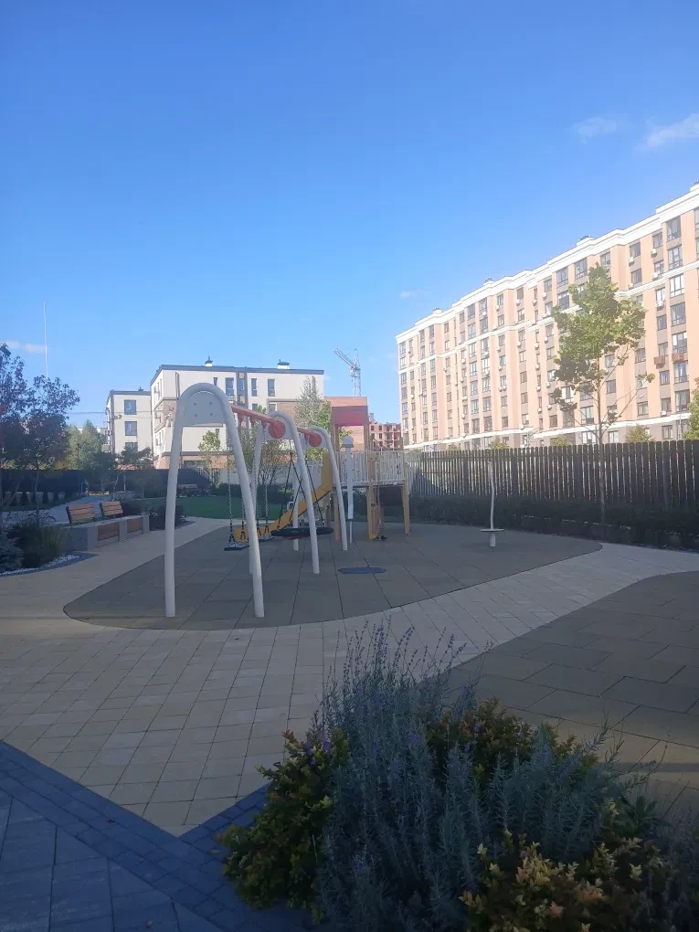 Студія у ЖК Sofi Houm: патіо 14,5 м², зона відпочинку на даху - фото 4